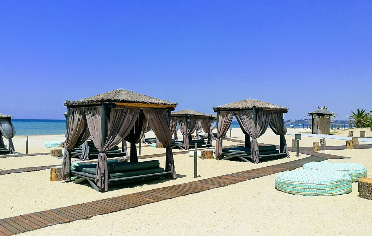  Sahara beach blizu Nea Kalikratie 